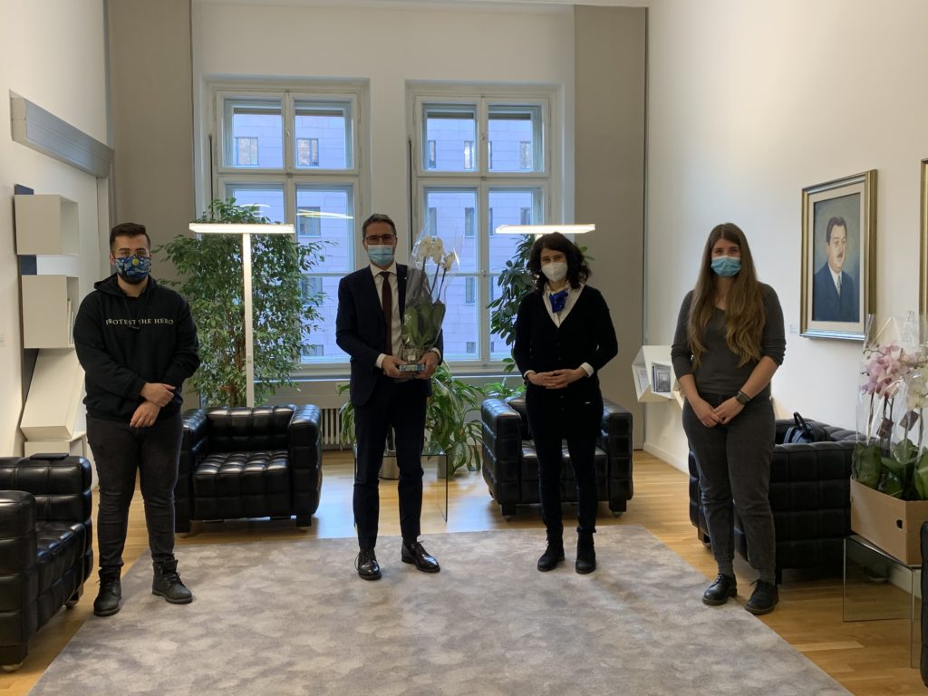 Home 2 svg+xml;charset=utf